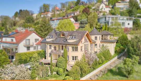 Bild von Luxus mit Handschrift – Architektenvilla mit Spa und Panoramablick