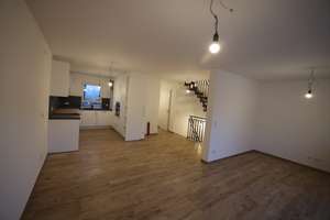 Erstbezug Geräumiges 5-Zimmer-Reihenhaus mit Garten, EBK, CarPort – Lohhofer Straße 10, 90453 Krottenbach, Mühlhof, Nürnberg – Vorschaubild 2