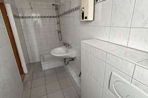 ren. 2,5-Raum-Erdgeschosswohnung auf ca. 47 m² mit Gemeinschaftsgarten zu vermieten – Hochstraße 12, 46117 Osterfeld-Ost, Oberhausen – Vorschaubild 2
