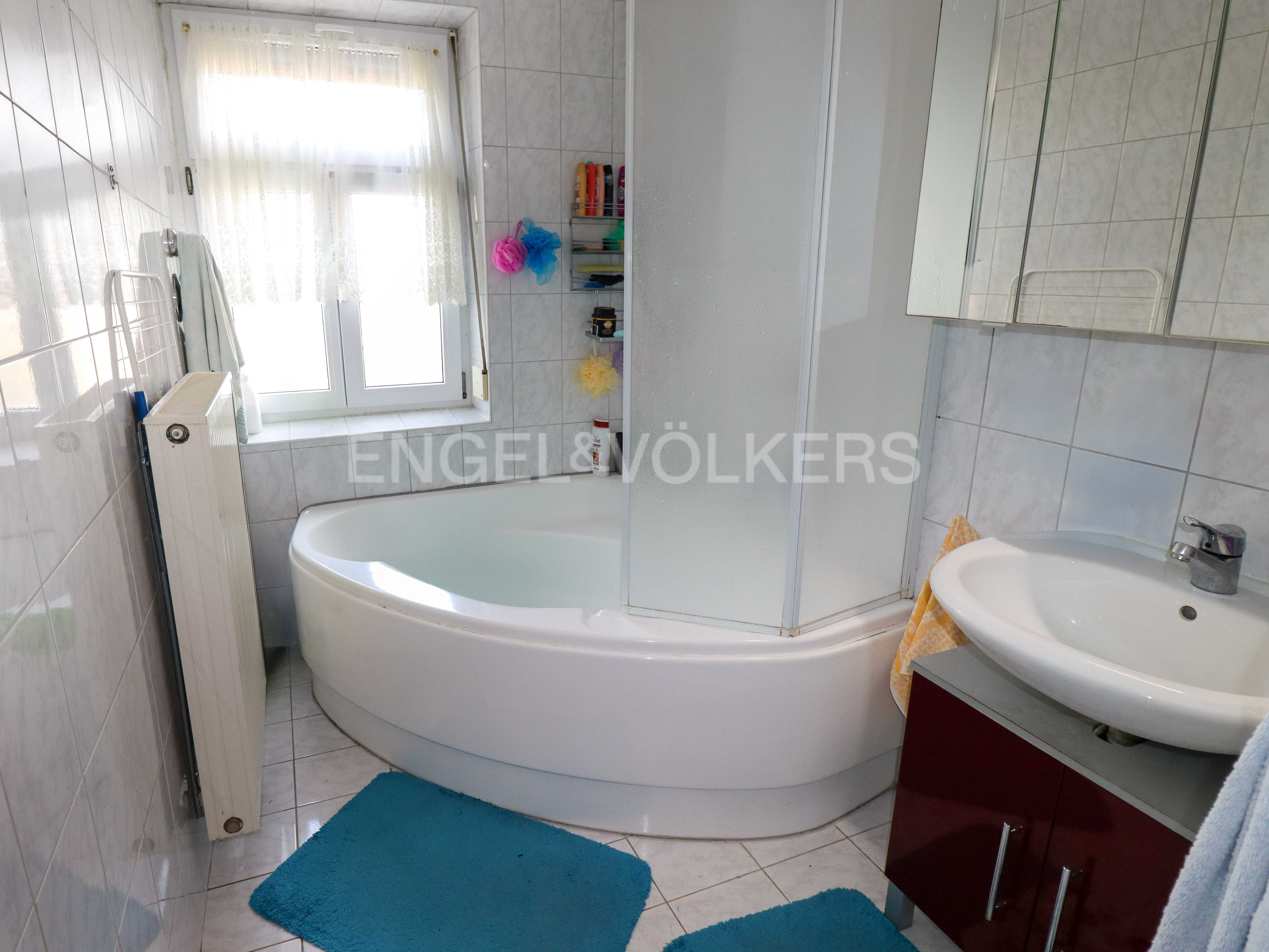 Immobilie in Marktoberdorf - Zentrales Mehrfamilienhaus - gepflegt, voll vermietet und familienfreundlich - Bild 0