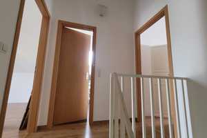 Diese Doppelhaushälfte wird mit Einbauküche und einem 5,50 m Schrank vermietet. – Duisburg – Vorschaubild 17