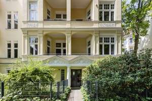 Lichtdurchflutete Altbauwohnung mit Balkon im Herzen des Rheingauviertels – Rheingaustraße 16, 12161 Friedenau, Berlin – Vorschaubild 1