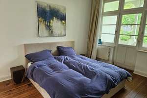 Möbiliertes 24 m2 Zimmer mit Loggia in Jugendstilvilla mit Garten – Melkerstieg 6, 22559 Rissen, Hamburg – Vorschaubild 1