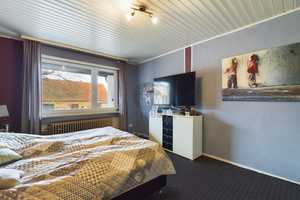 Großzügiger Bungalow mit Pool, Einliegerwohnung im UG, ausbaufähigem Dachboden & großem Garten! – Hannover (Kreis) – Vorschaubild 7