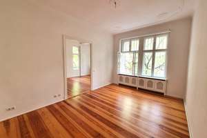 3-Zimmer-Altbauwohnung in Berlin-Steglitz unweit vom Breitenbachplatz mit neuem Bad provisionsfrei