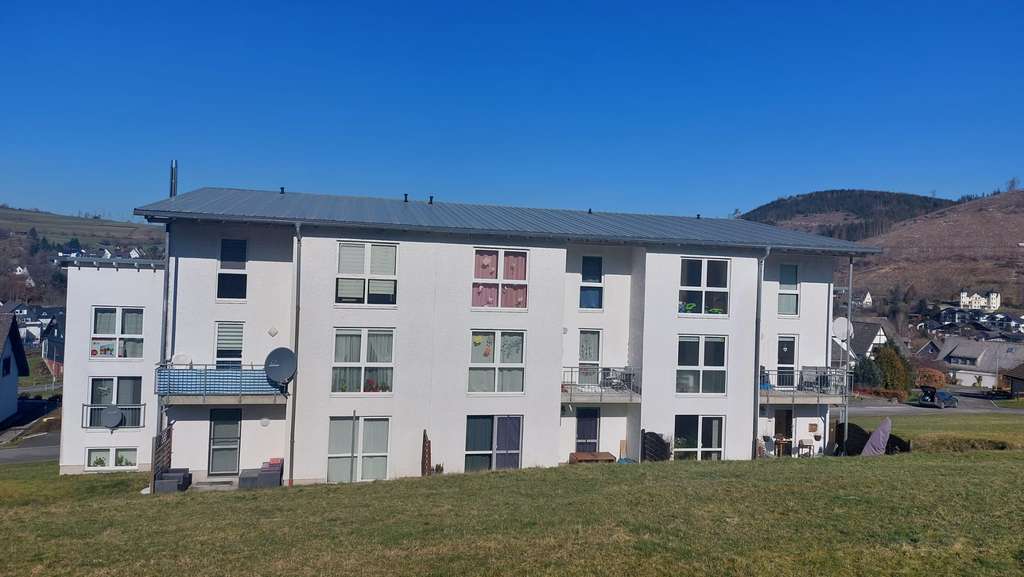 Immobilie in Bad Laasphe - ETW über zwei Etagen verteilt mit Balkon, Keller und PKW Stellplatz - Bild 0