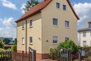 Solides Einfamilienhaus mit schönem Grundstück in Chemnitz Schönau zu verkaufen.