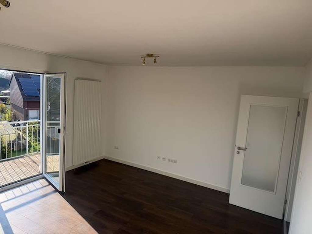 Immobilie in Rehburg-Loccum - 3-Zimmer-Wohnung im 1. OG mit eigenem Dachgeschoss und viel Ausbaupotenzial - Bild 1