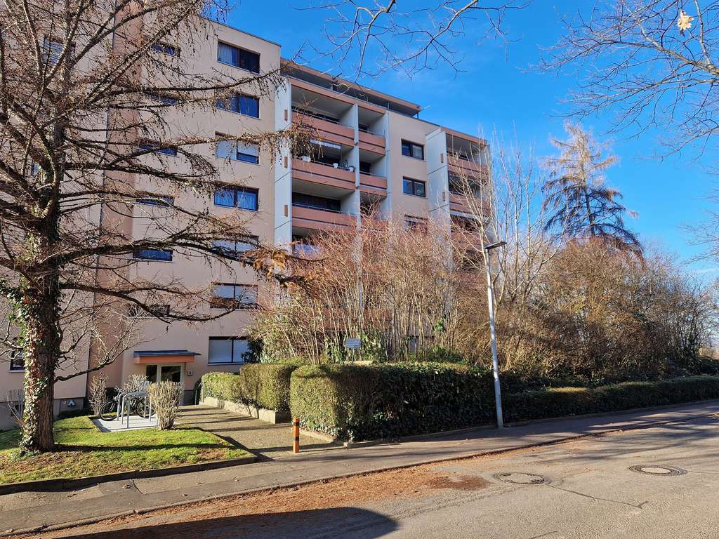 Immobilie in Denzlingen - Gut vermietete Dachgeschosswohnung mit Weitblick - Bild 0