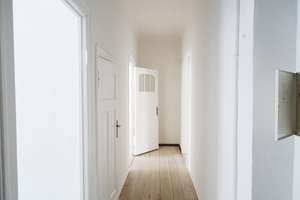 Bezugsfreie 2-Zimmerwohnung 
mit Balkon in begehrter 
Prenzlauer Berg Lage – Die vollständige Adresse der Immobilie erhältst du vom Anbieter., 10439 Prenzlauer Berg, Berlin – Vorschaubild 7