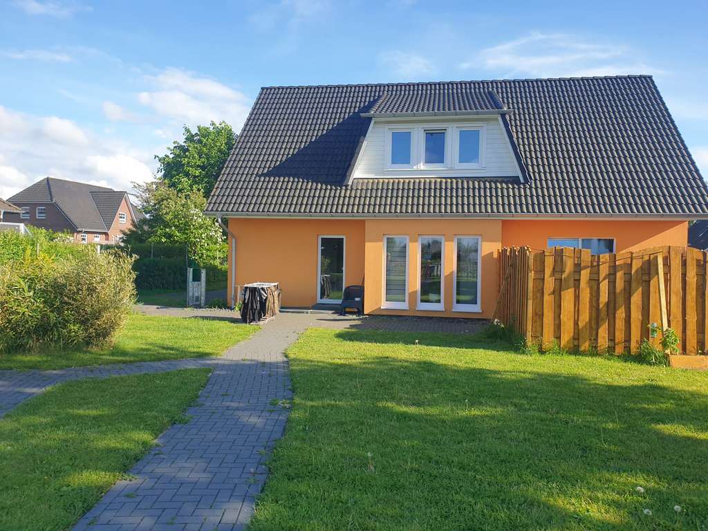 Immobilie in Lehe - Großzügiges Mehrfamilienhaus mit Einliegerwohnung in Nordseenähe ! - Bild 1