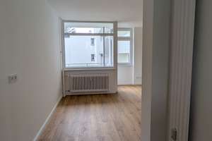 Sanierte Wohnung im Westend mit Einbauküche! – Spandauer Damm 181-183, 14050 Westend, Berlin – Vorschaubild 2