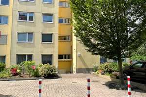 Großzügige 3-Zimmer Wohnung mit Blick ins Grüne mit Schwimmbadnutzung