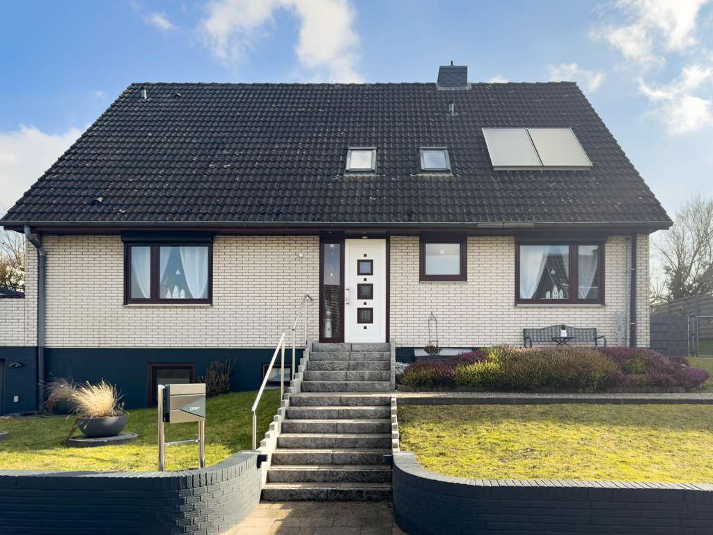 Immobilie in Zarpen - Wohnidylle in Zarpen: Modernisiertes Zweifamilienhaus mit viel Platz für Ihre Wohnträume - Bild 0