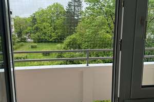 Sanierte Wohnung mit Einbauküche und zwei Balkonen : ansprechende 3-Zimmer-Wohnung in München. 
 – Albert-Schweitzer-Straße 50, 81735 Neuperlach, München – Vorschaubild 3
