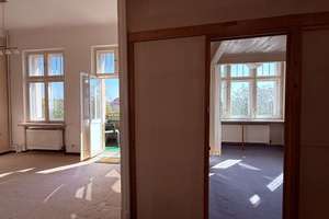 Altbau in Platzlage - sanierungsbedürftige 3-Zimmer Wohnung mit Balkon und Fahrstuhl! – Goslarer Platz 5, 10589 Charlottenburg, Berlin – Vorschaubild 4