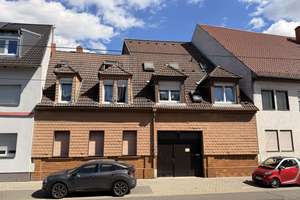 Vermietetes Zweifamilienhaus in zentraler Lage von Mannheim-Seckenheim
