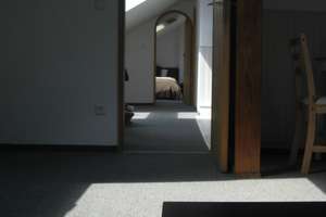 Kleine möblierte 2-Zimmer-DG-Wohnung mit Dachschrägen in toller Wohnlage! – Wilhelm-Blos-Straße 111, 70191 Weißenhof, Stuttgart – Vorschaubild 5