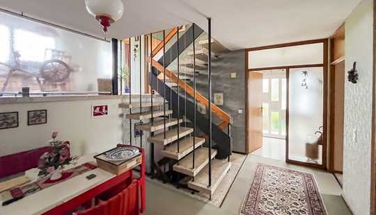 Bild von WI-Biebrich: Back to the Seventies! Charakterstarkes "Split-Level-Haus" für die ganz große Familie!