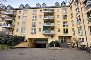 Freiwerdend: Top sanierte 2-Zimmer-Wohnung mit Balkon & Duplex-Parker