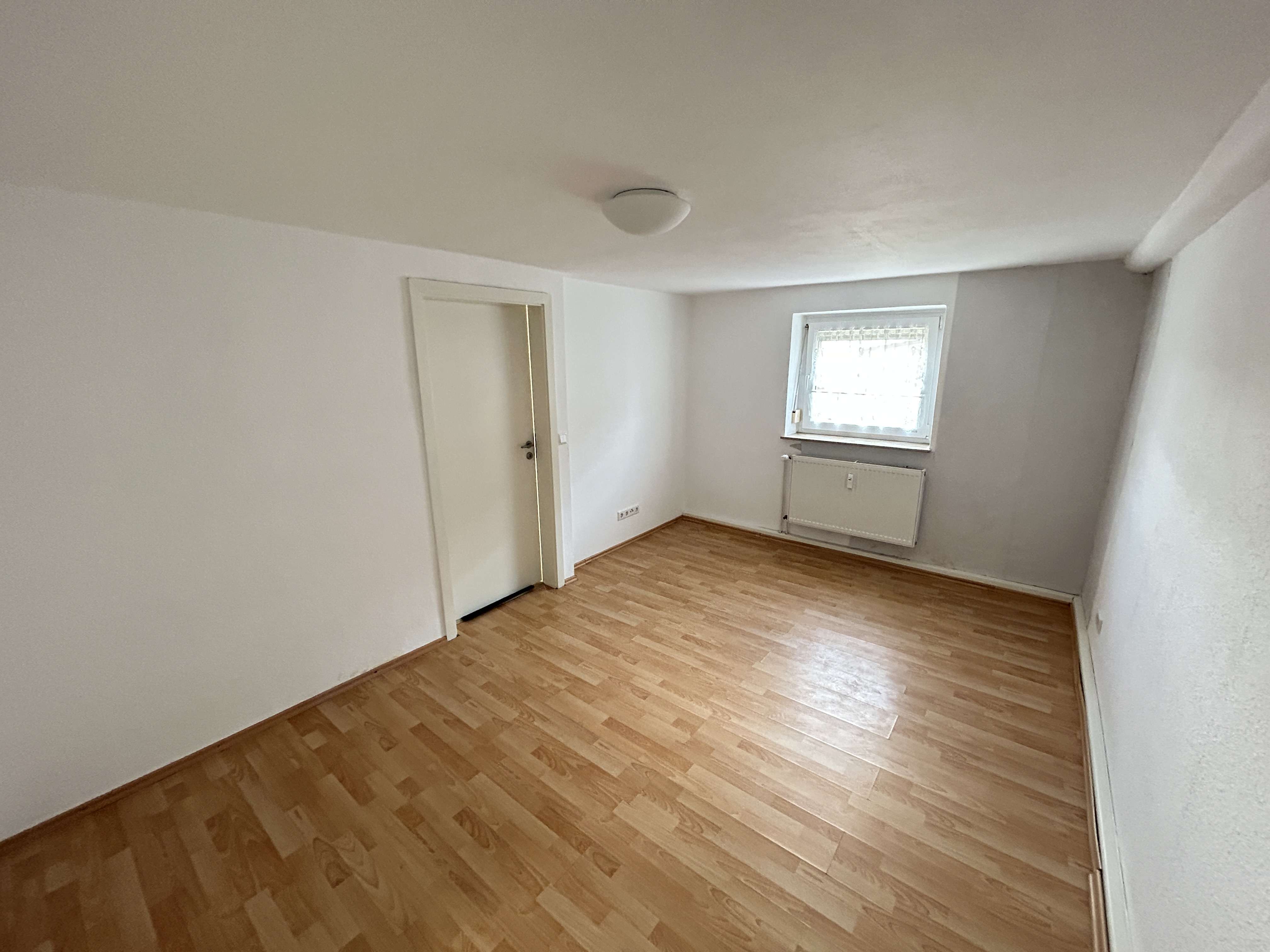 Immobilie in Marsberg - Zweifamilienhaus mit solider Substanz, Garten und Entwicklungspotenzial in Marsberg-Leitmar - Bild 3