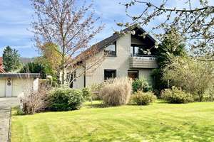 Einfamilienhaus mit großem Garten und Doppelgarage – Die vollständige Adresse der Immobilie erhältst du vom Anbieter., 32756 Detmold – Vorschaubild 3