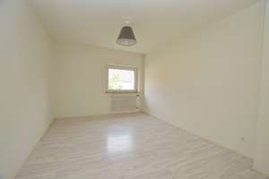 Singles und Paare aufgepaßt! Lichtgeflutete 2-Zimmer-Wohnung mit Balkon in Gelsenkirchen-Mitte – Vittinghoff-Siedlung 18, 45881 Schalke, Gelsenkirchen – Vorschaubild 2