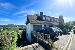 Investition mit Weitsicht - Teilvermietetes Mehrfamilienhaus in Bestlage von Taunusstein – Rheingau-Taunus-Kreis – Vorschaubild 1