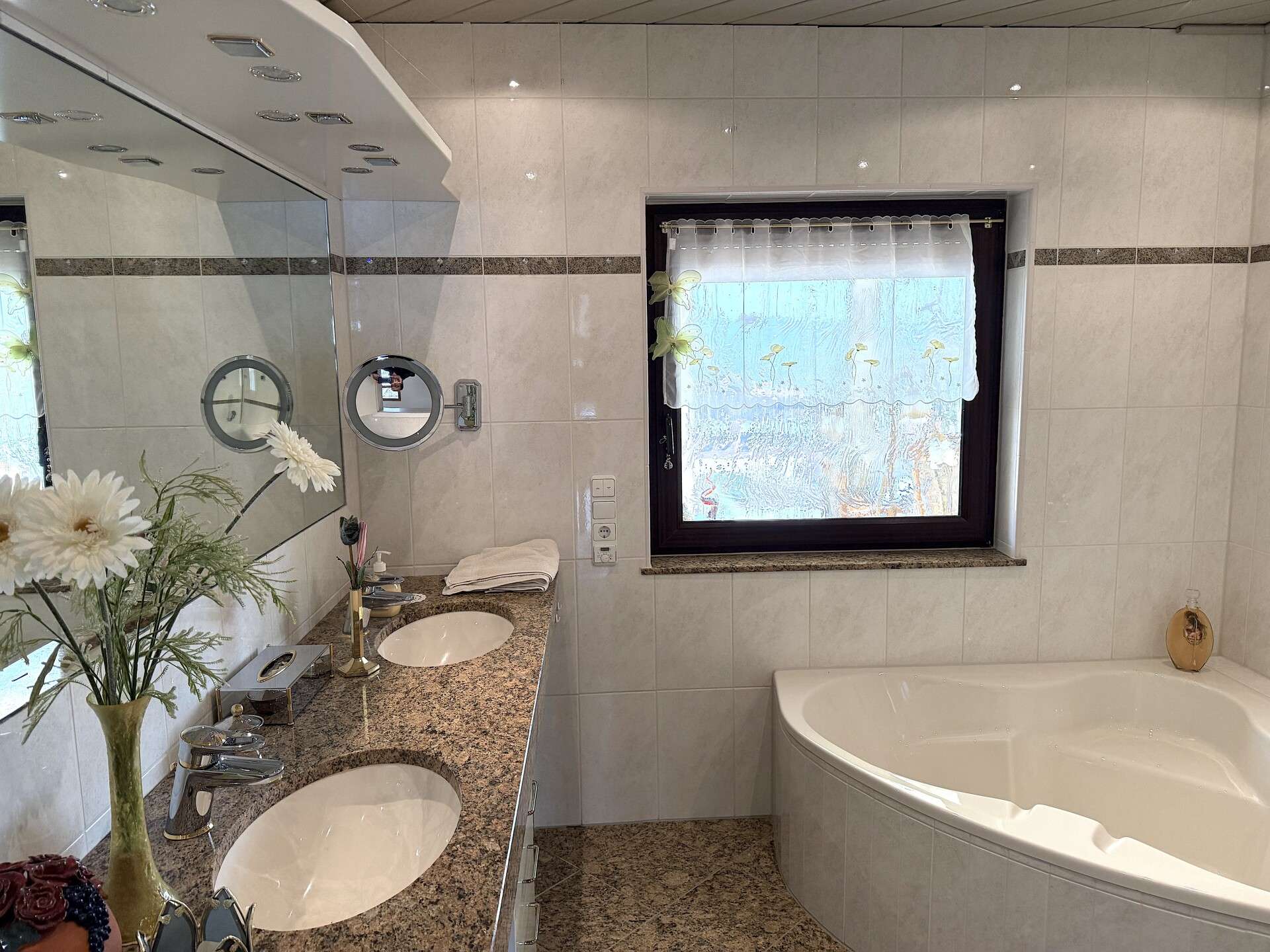 Immobilie in Heidenrod - Stilvolles Ein-/Zweifamilienhaus auf schönem Areal - Bild 1