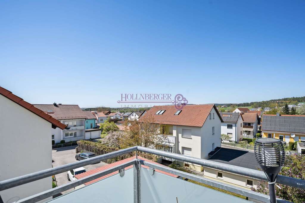 Immobilie in Wenzenbach - Helle 3-Zimmer-Dachgeschosswohnung mit Balkon, Gartenanteil und Außenstellplatz! - Bild 1