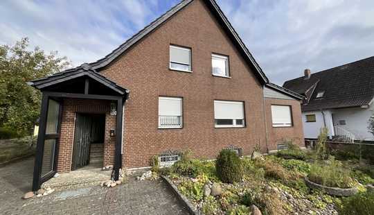 Bild von Einfamilienhaus mit Einliegerwohnung Doppelgarage und Nebengebäude in Bortfeld