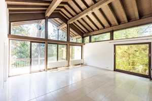 Stilvolle Doppelhaushälfte: Moderne Architektur trifft auf naturnahes Wohnen – Memmingen – Vorschaubild 2