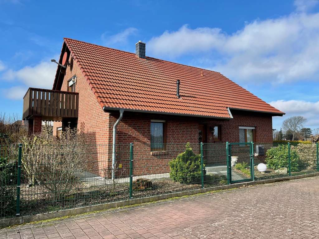 Immobilie in Lindhorst - Modernes Einfamilienhaus mit ELW in ruhiger Lage - Bild 2