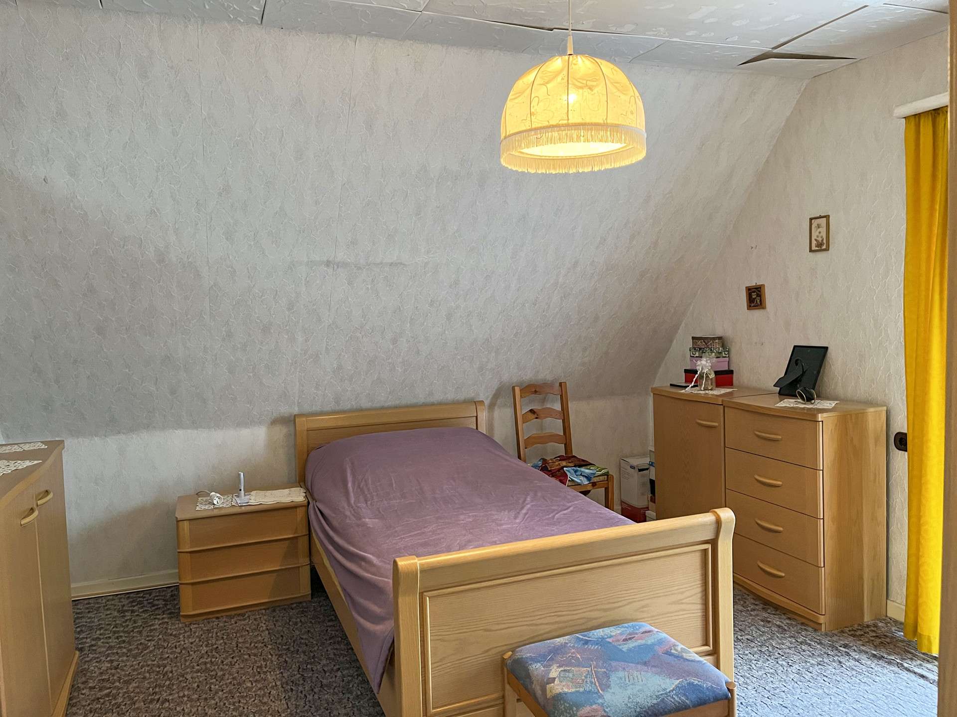 Immobilie in Hamm (Sieg) - Renovierungsbedürftige Doppelhaushälfte mit Garage auf einem Erbpachtgrundstück in Hamm/Sieg! - Bild 2