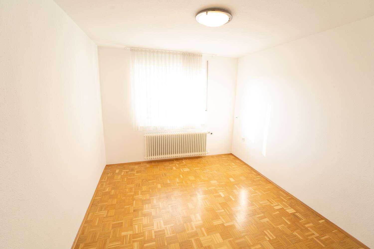 Immobilie in Wellendingen - Großzügiges Haus mit flexiblen Nutzungsmöglichkeiten - Bild 3