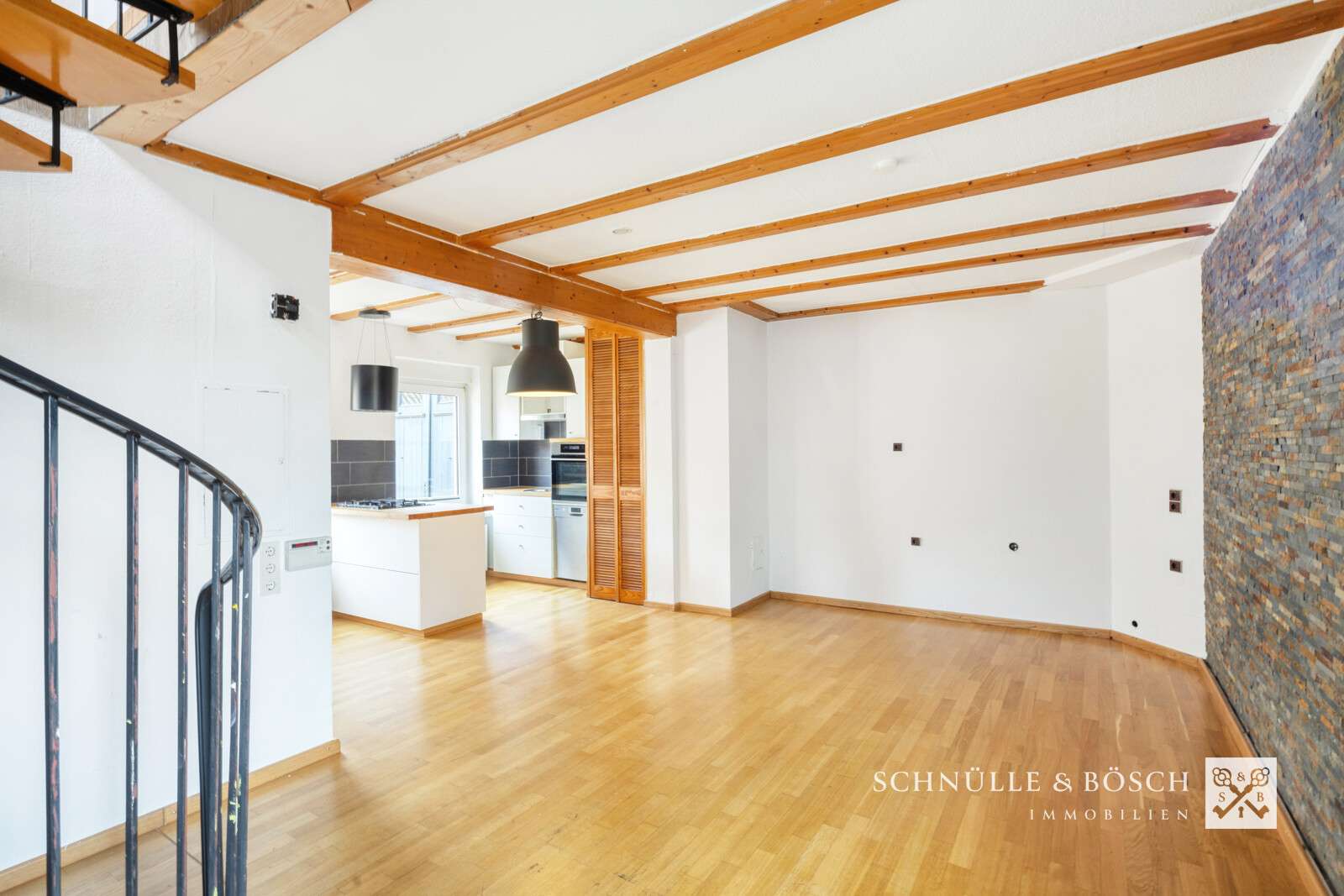 Immobilie in Drochtersen - Zwei Häuser inklusive großer Werkstatt und Garten - Bild 2