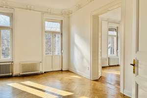 Großzügige Altbauwohnung im beliebten Rheingauviertel!