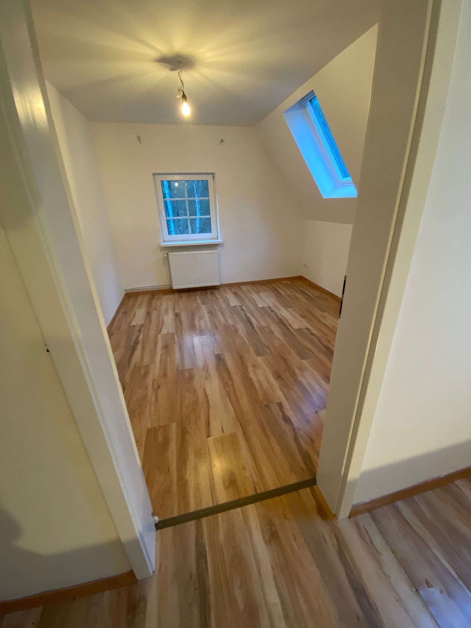 Immobilie in Jesteburg - Großes Einfamilienhaus auf 4.901 m2 Grundstück in idyllischer, sehr ruhiger Waldlage - Bild 1