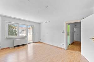 Renovierungsbedürftige 2-Zimmer-Wohnung mit Balkon und großem Gemeinschaftsgarten – Die vollständige Adresse der Immobilie erhältst du vom Anbieter., 40468 Unterrath, Düsseldorf – Vorschaubild 3
