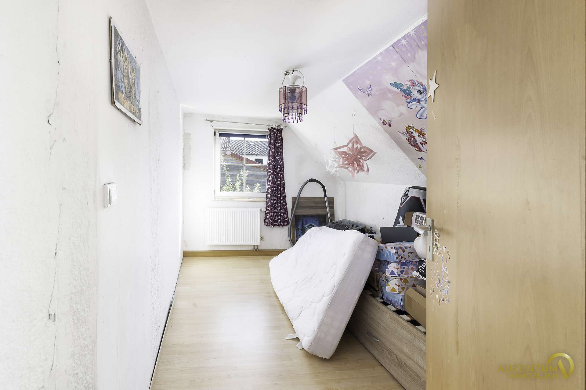 Immobilie in Aiglsbach - Sofort verfügbares Einfamilienhaus mit Garten, neuwertiger Heizung und Garage zu verkaufen. - Bild 1