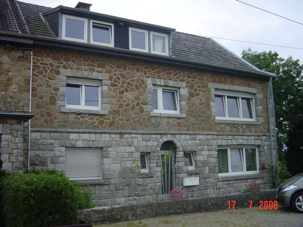 Immobilie in Stolberg - historisches MFH mit 3 Wohneinheiten, 4 Garagen, Stelllätzen und großem Gartenland - Bild 0