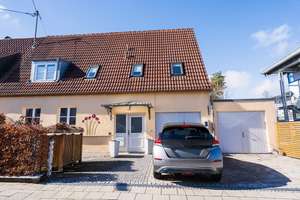 ***Heike Borchers Immobilien***Exklusives Familiendomizil mit Traumgarten, Wellnessoase & Kamin*** – Die vollständige Adresse der Immobilie erhältst du vom Anbieter., 82008 Unterhaching – Vorschaubild 1