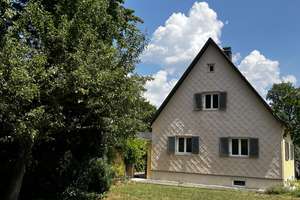 Charmantes Einfamilienhaus mit großen Garten in Allach-Untermenzing – Die vollständige Adresse der Immobilie erhältst du vom Anbieter., 80997 Allach, München – Vorschaubild 2