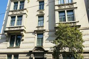 Außergewöhnliche 4,5 Maisonette-Dachgeschosswohnung mit Galerie & Atelier-Charakter im Kernerviertel