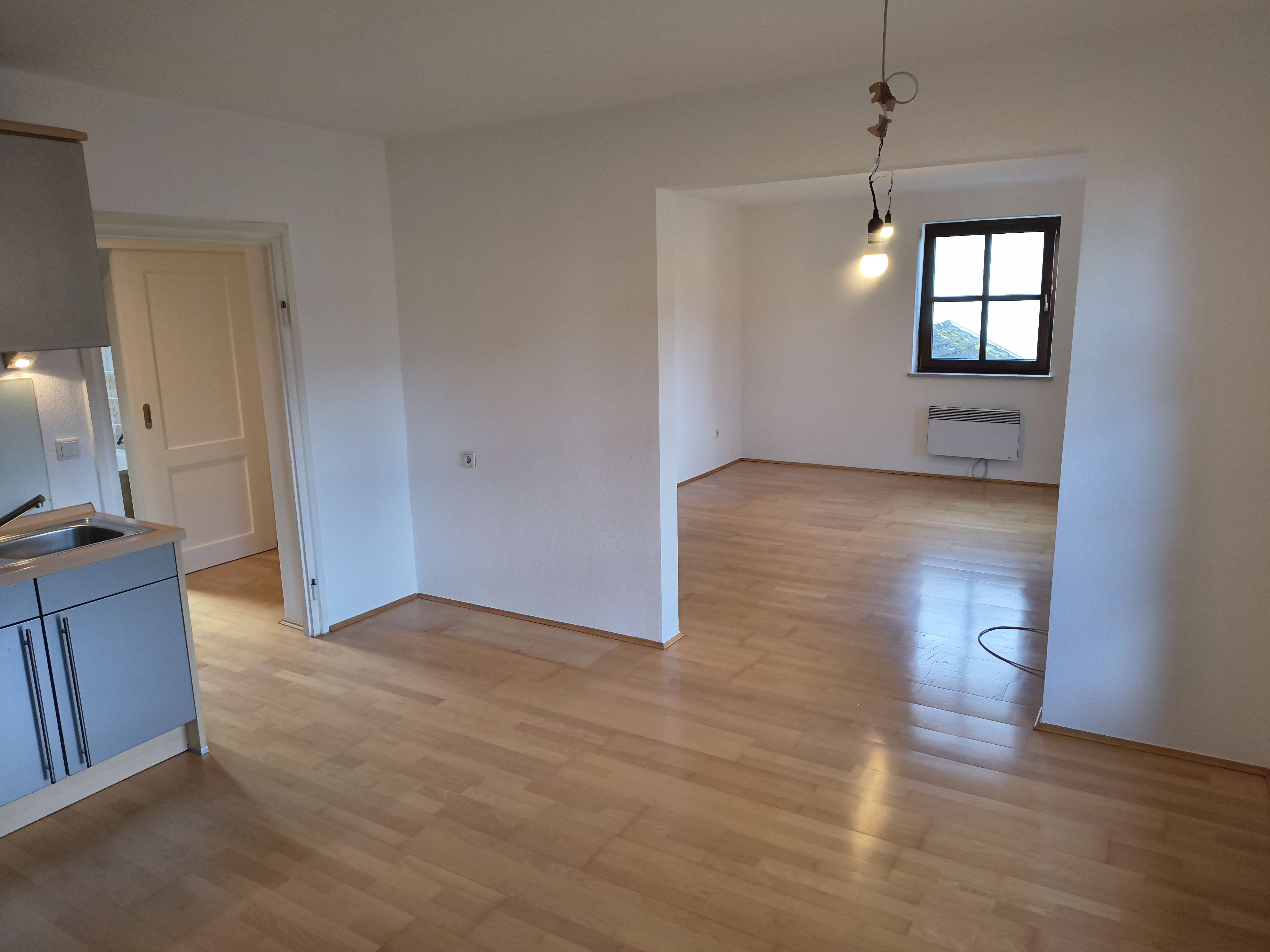 Immobilie in Eschenlohe - Charmante 2-Zi Wohnung im 1. OG mit Tageslichtbad - Bild 1