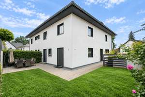 Modernes Wohnen mit viel Platz – neuwertige Doppelhaushälfte in Diedorf-Kreppen