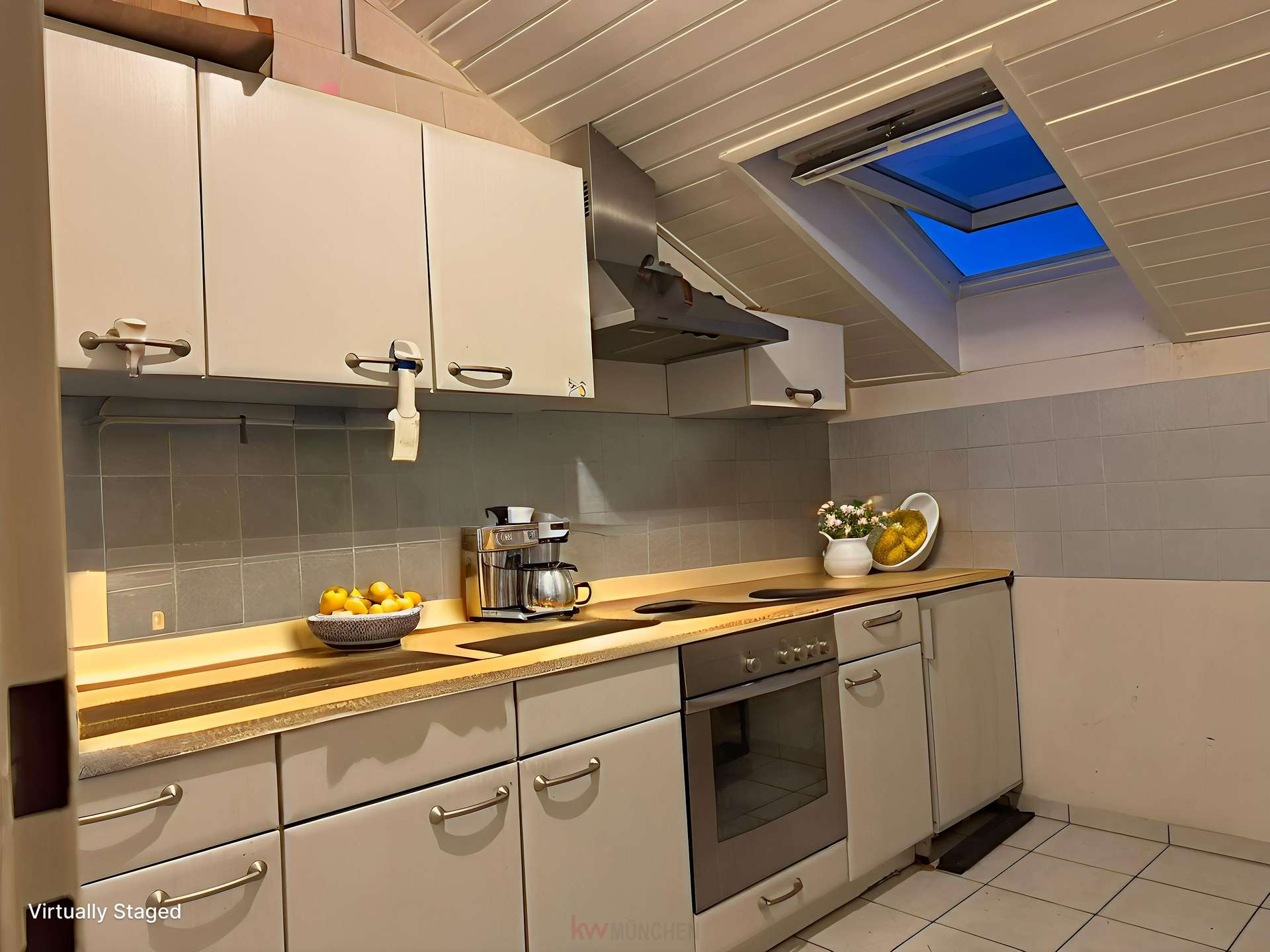 Immobilie in Rosenheim - Kapitalanleger aufgepasst! Hochschulnah, bestens vermietete 2-Zimmer Wohnung Im Dachgeschoß - Bild 0