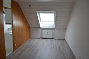 Gemütliche Dachgeschosswohnung  in der Innenstadt – Porschestraße 42, 38440 Stadtmitte (Ortsteil), Wolfsburg – Vorschaubild 3