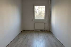 Ihr neuer Lebensmittelpunkt: große, familiengerechte Wohnung mit Balkon! – Ahrenshooper Straße 6, 13051 Neu-Hohenschönhausen, Berlin – Vorschaubild 4