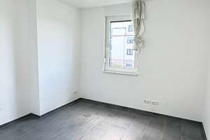 Familienfreundliche 4-Zi.-Wohnung mit 2 Bädern, Abstellraum, Balkon & TG-Stellplatz in Schönefeld – Die vollständige Adresse der Immobilie erhältst du vom Anbieter., 12529 Schönefeld – Vorschaubild 9